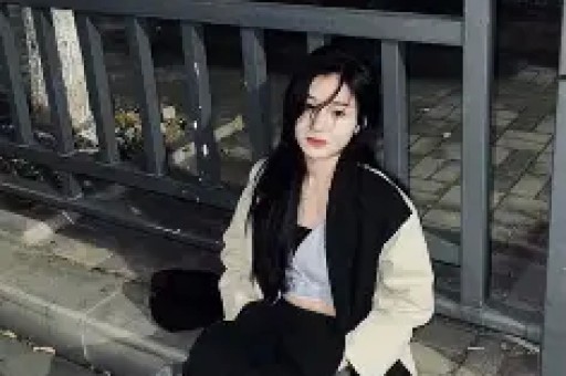 军官给女特务授课竟趁机大发女特务惨了