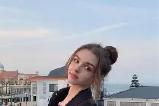 央视表态后给冯小刚走面的韩红底裤都被扒没了